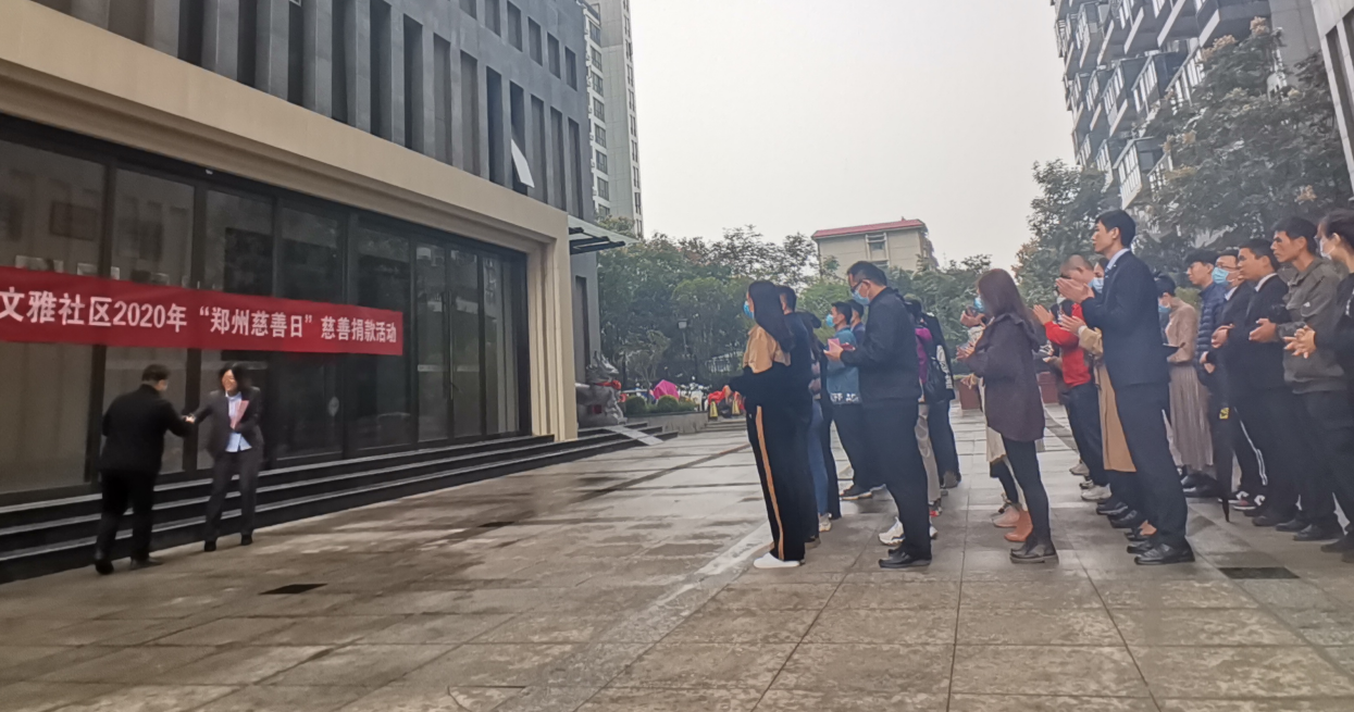 德瑪隆參加慈善捐款活動(dòng) 德瑪隆參加慈善捐款活動(dòng)